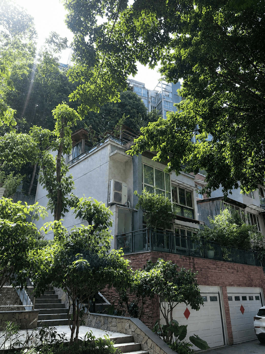 安顺岛居岁月从容升级：小小岛老别墅加装蒂升悦行款电梯